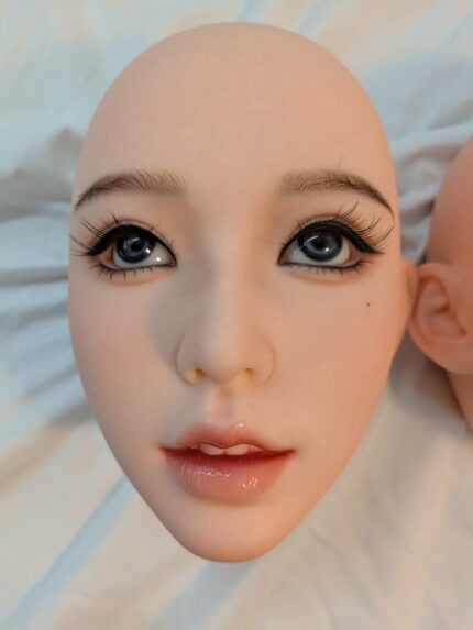 Extra hard silicone doll head with blue eyes main photo